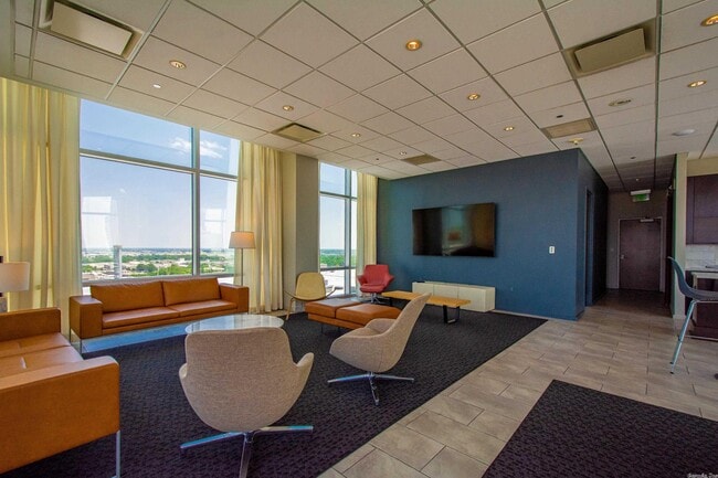 Building Photo - 315 Rock St