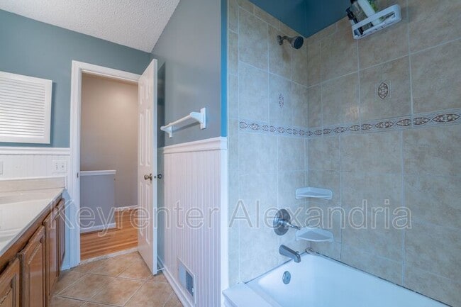 Building Photo - 13183 Oak Farm Dr