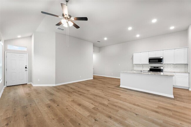 Building Photo - 185 Schrader Dr