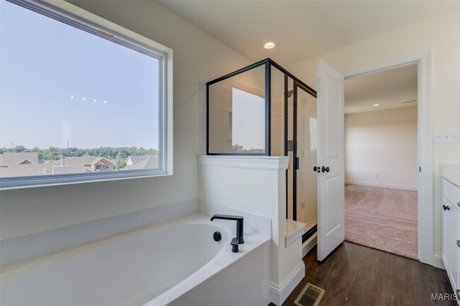 Building Photo - 2025 Maryland Oaks Cir