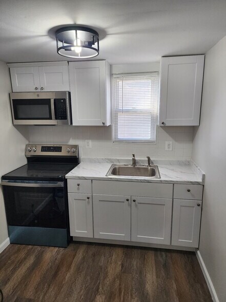 Building Photo - 82 Seaside Ave