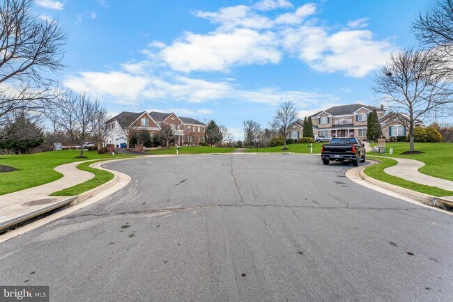 Building Photo - 43176 Tall Pines Ct