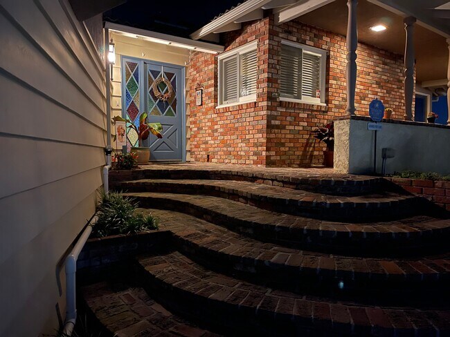 Primary Photo - 19 Bronco Dr