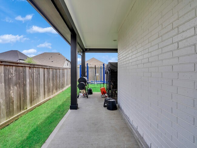Building Photo - 21143 Austin Chalk Dr