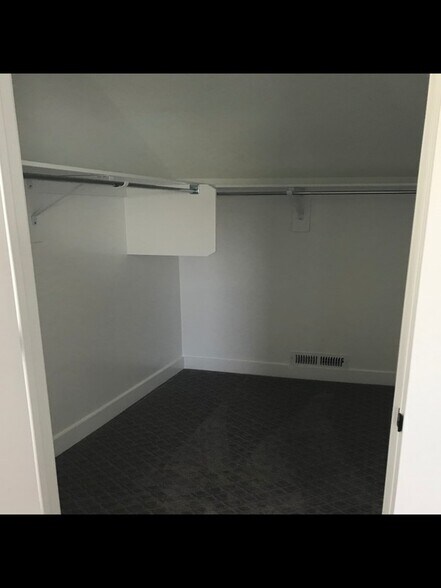 Building Photo - 5152 W Beach Comber Way