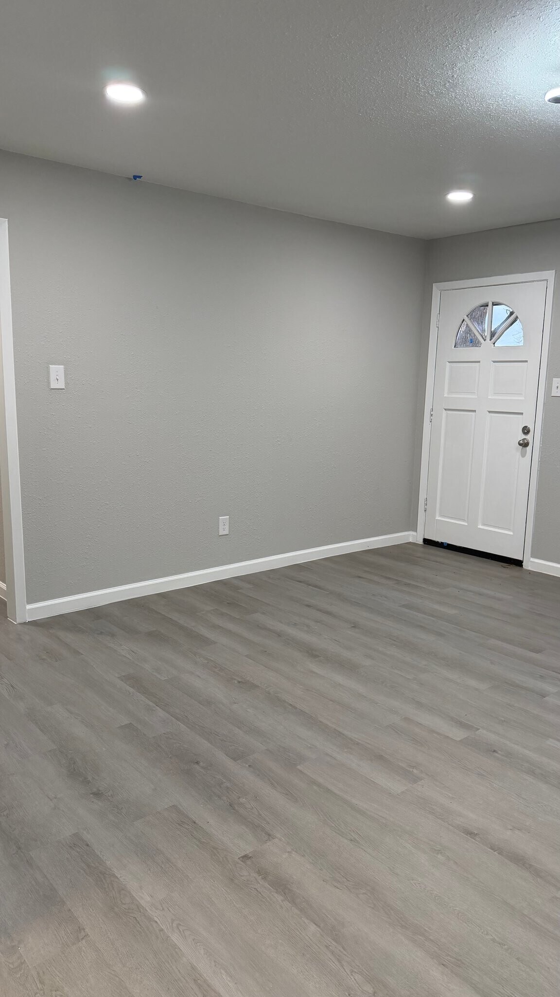 Building Photo - 611 Sand Ave
