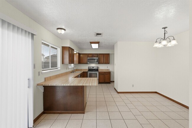 Building Photo - 1418 Crawley Ct