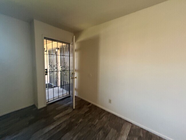 Building Photo - 104 S Parsons Ave