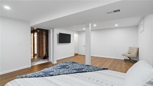 Building Photo - 82 Primrose Dr