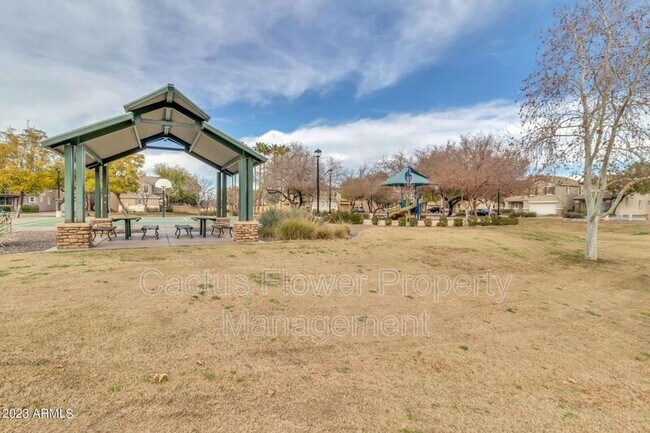 Building Photo - 5625 S 21st Pl