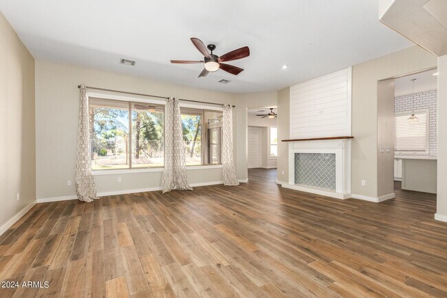 Building Photo - 756 W Citrus Way