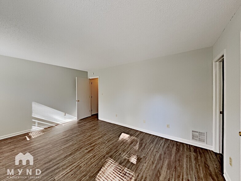 Building Photo - 5 Thensia Ct