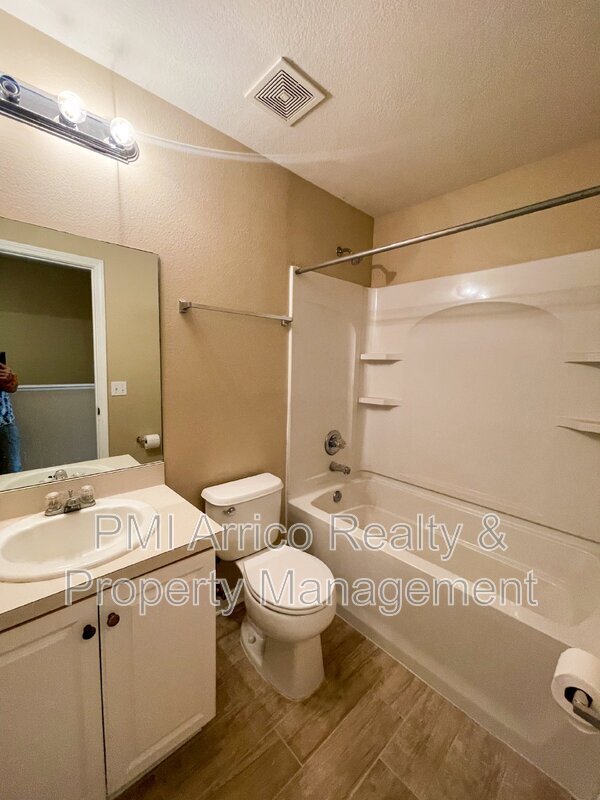 Building Photo - 10840 Johanna Ave