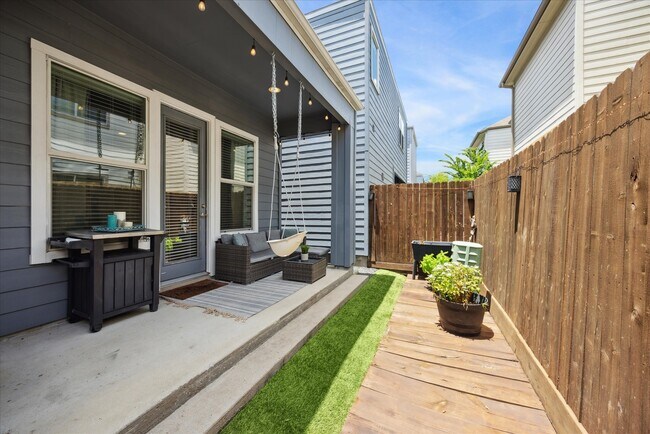 Building Photo - 8806 Hollister Pine Ct