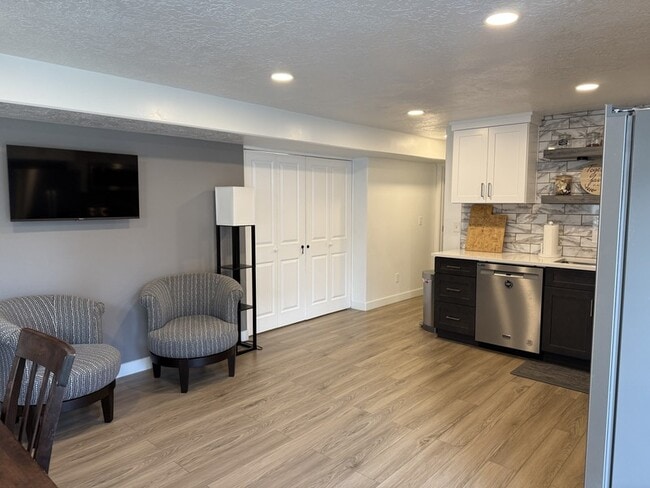 Building Photo - 841 Wynwood Park Dr