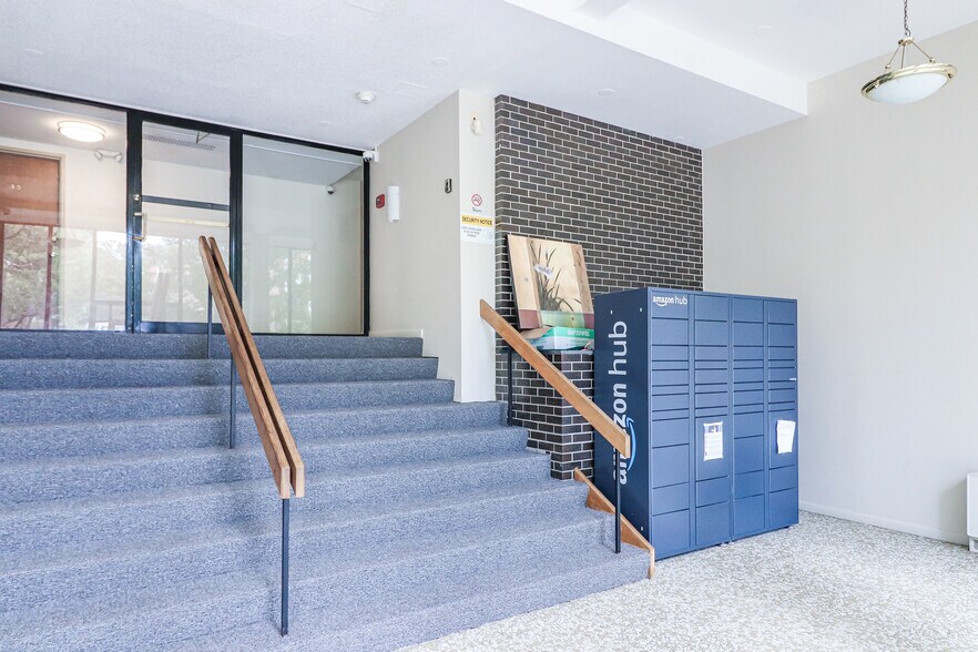 Building Photo - 40 Owen St