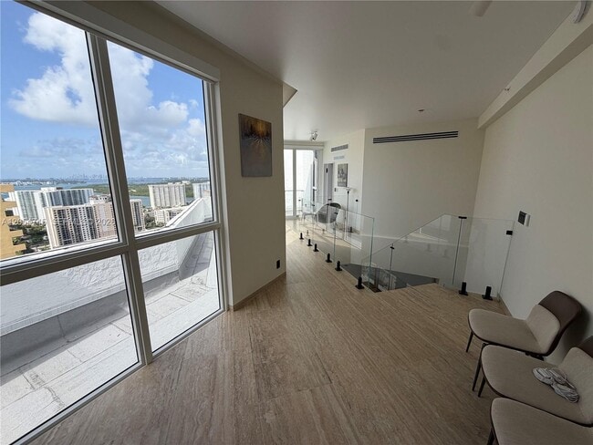 Building Photo - 16425 Collins Ave