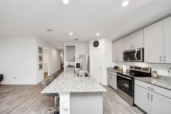 Building Photo - 1302 Redbud Ln