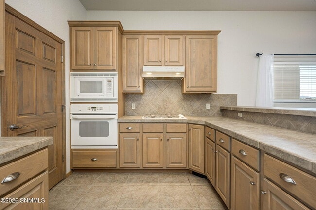 Building Photo - 1320 Golf Club Rd