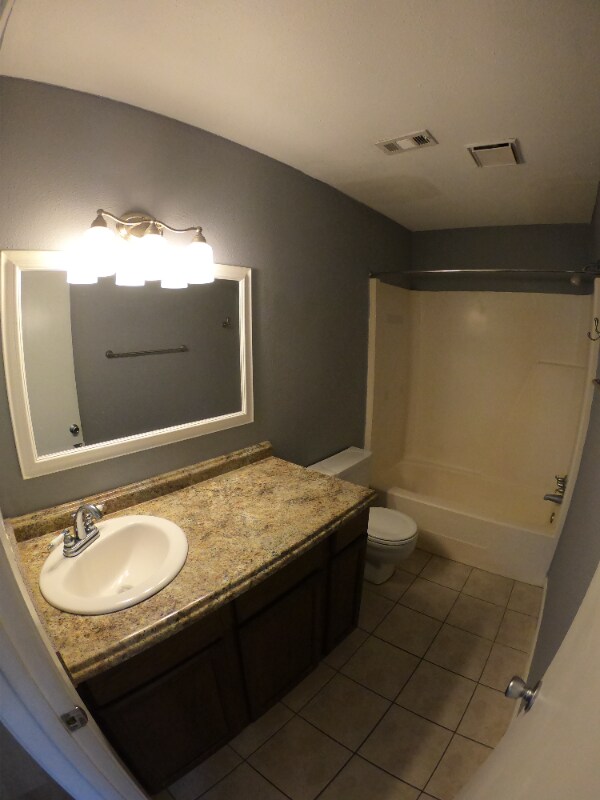 Building Photo - 404 Manuel Dr