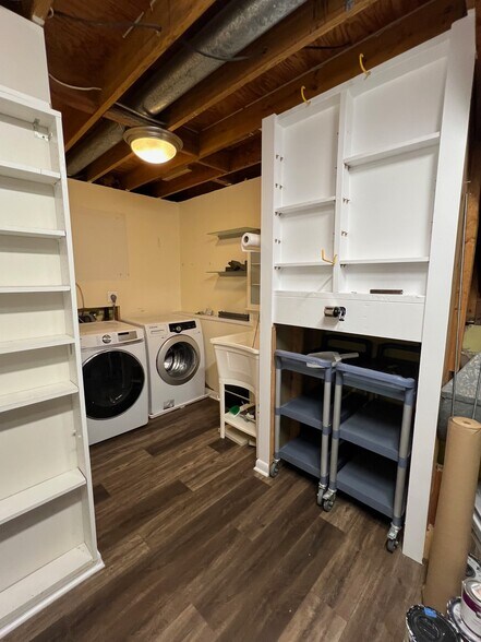 Building Photo - 220 Sugarland Run Dr