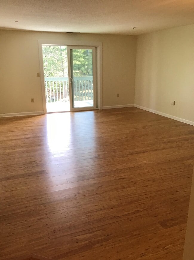 Building Photo - 12 Ledgewood Hills Dr