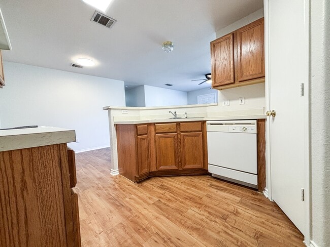 Building Photo - 105 Long Ln