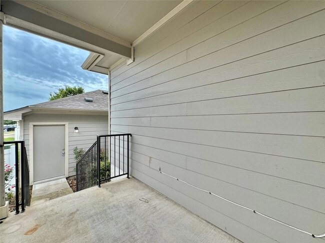 Building Photo - 407 Katmai Cir