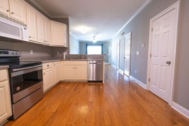 Building Photo - 460 S Barnett Shoals Rd