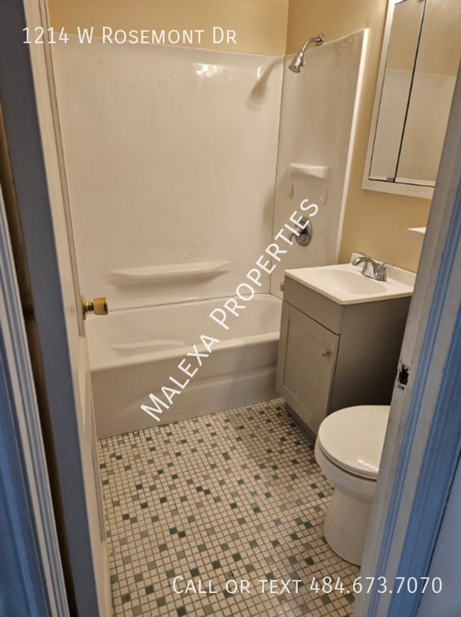 Building Photo - 1214 W Rosemont Dr