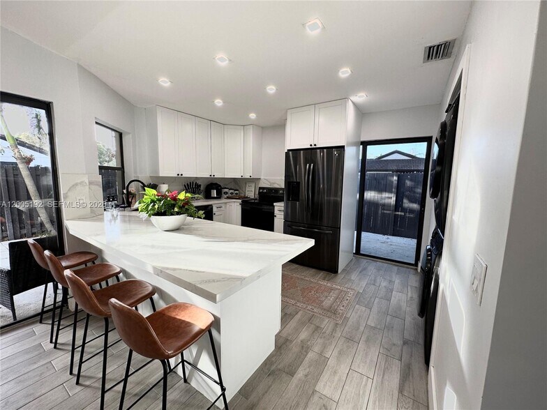 Building Photo - 4840 SW 149th Ct