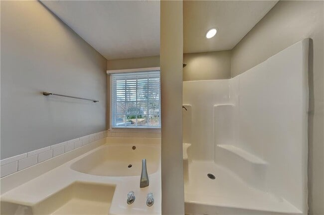 Building Photo - 2677 Ashley Oaks Ct NW