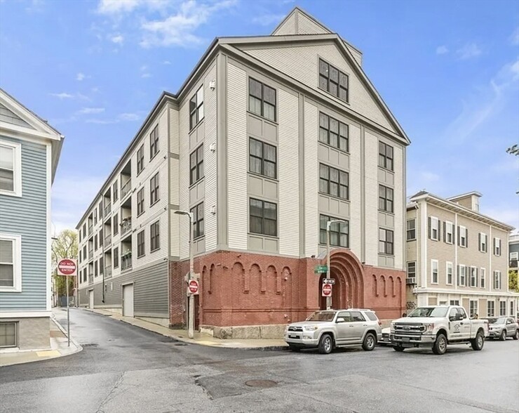 Building Photo - 309 E St