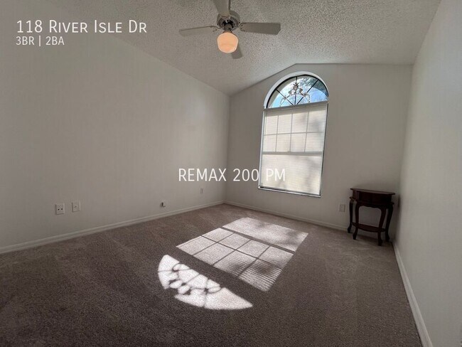 Building Photo - 118 River Isle Dr