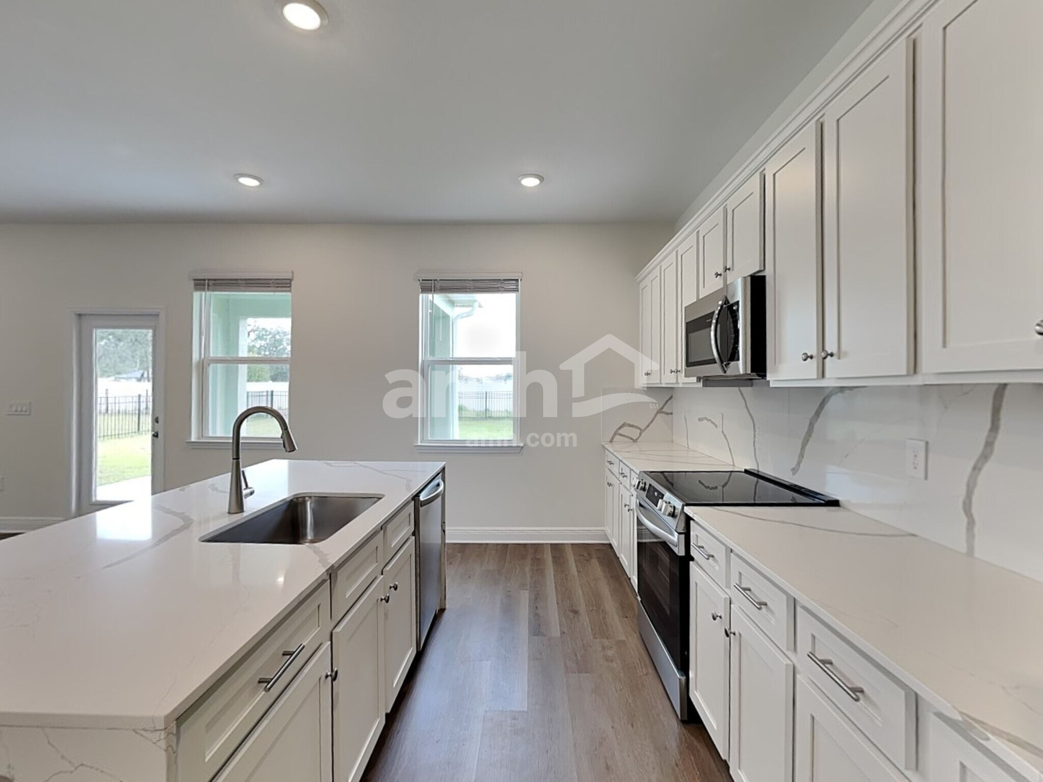 Building Photo - 5943 Pinewood Ests Dr