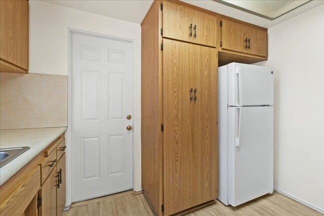Building Photo - Spacious 3 Bed 2 Bath House w/ Central A/C...