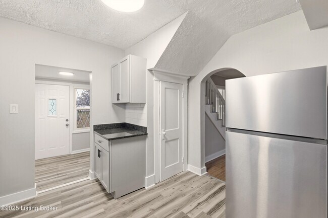 Building Photo - 7173 Beechland Ave