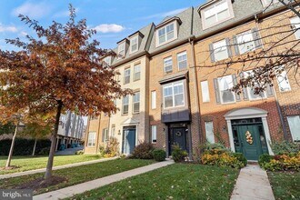 Building Photo - 1445 Trafalgar Ln