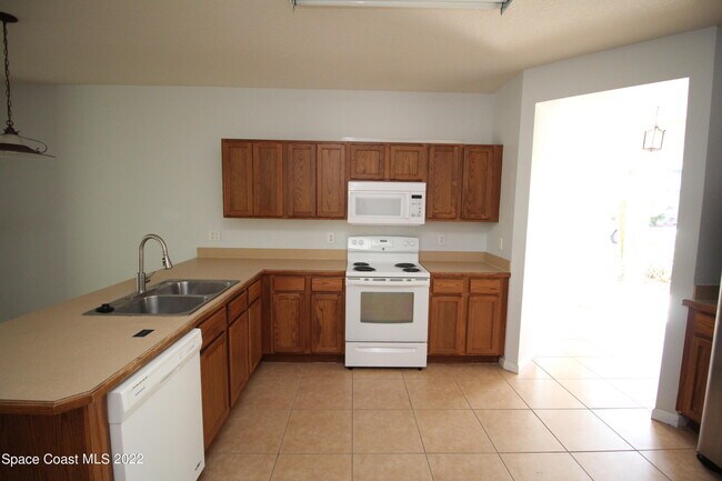 Building Photo - 425 Breckenridge Cir SE