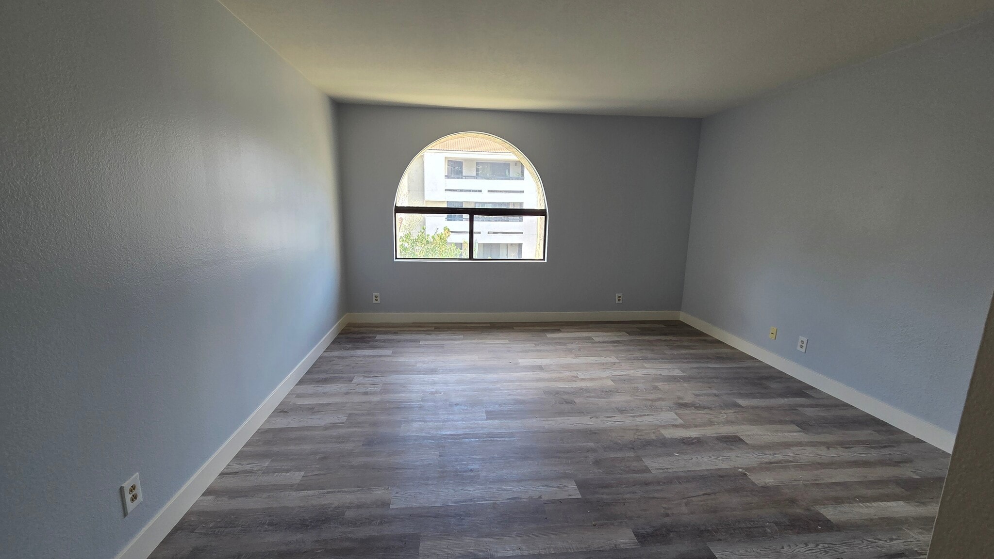 Master Bedroom - 21620 Burbank Blvd