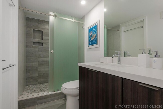 Building Photo - 3140 S Ocean Dr