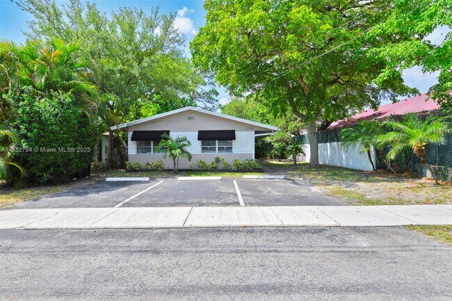 Building Photo - 1716 SW 11th Ct