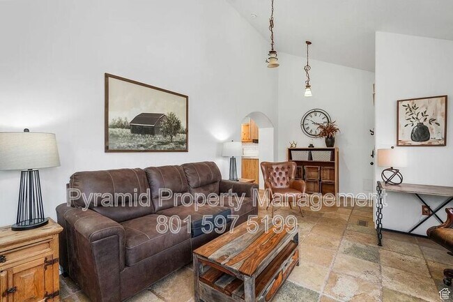 Building Photo - 14600 S Shaggy Mountain Rd