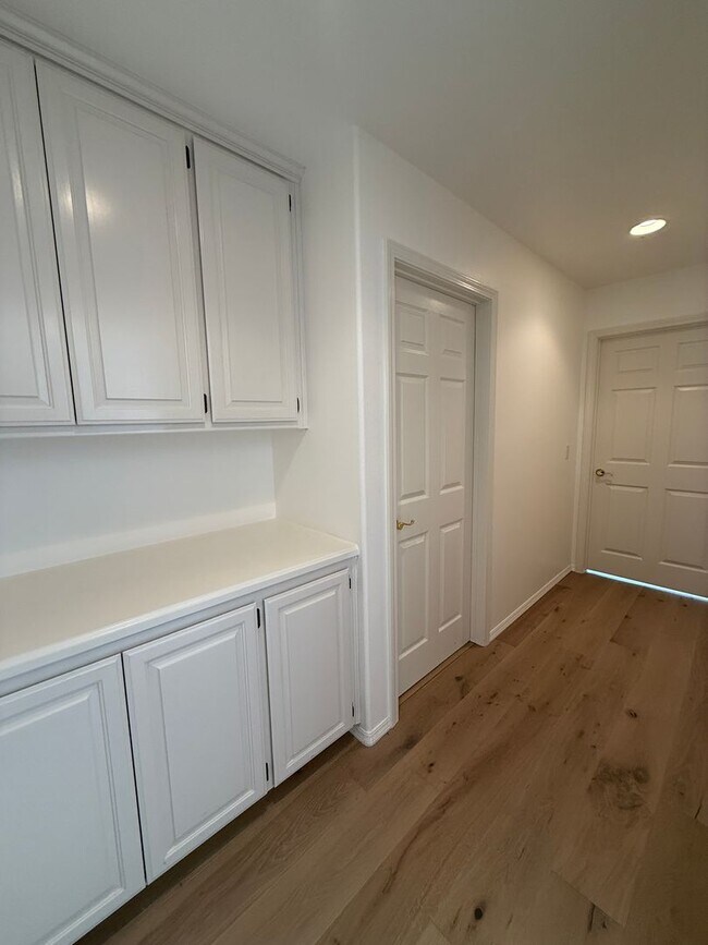Building Photo - 2441 Iron Ridge Ct