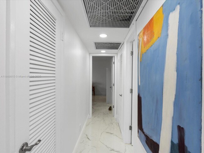 Building Photo - 336 N Birch Rd