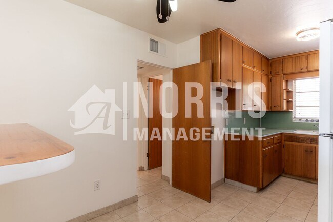 Building Photo - Quaint Home in an Established Neighborhood