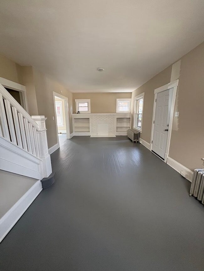 Building Photo - Four bedroom one bathroom home for rent