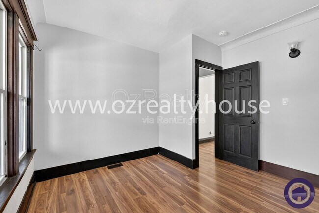 Building Photo - 834 Oak St