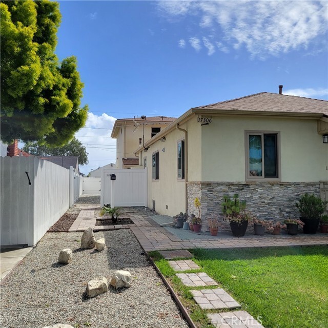 Primary Photo - 17306 Wilkie Ave