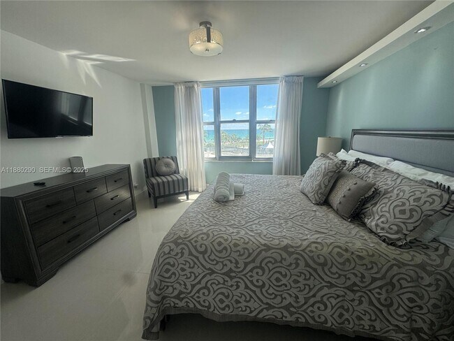 Building Photo - 5161 Collins Ave